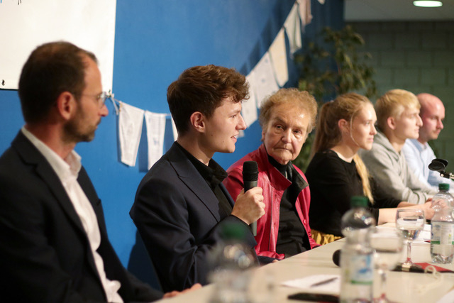 Bürgermeister Bernhard Wolfram, Jonas Weber (JuSos) und Prof. Dr. Herta Däubler-Gmelin auf dem Podium